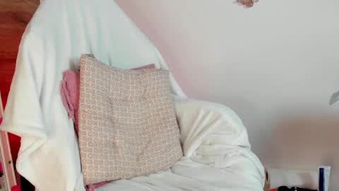 Snapshot of milan_d01 chatting on 03.01.25 Nice To Meet you Welcome here online show from 03.01.25