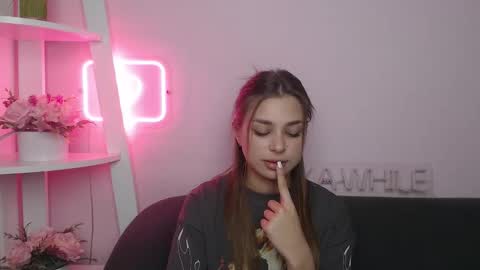 milanaangelas online show from 12.16.25