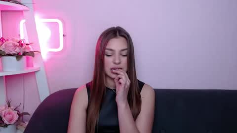 milanaangelas online show from 04.19.26