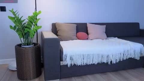 milanakowall online show from 02.03.26