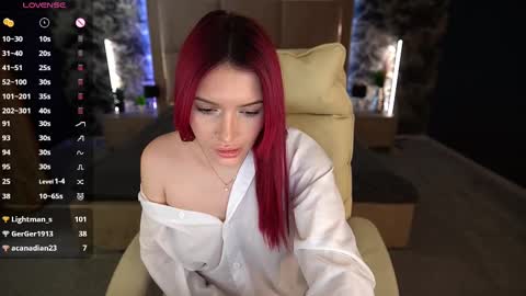 Snapshot of milanamusee chatting on 02.22.25 Milana online show from 02.22.25