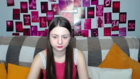 Snapshot of milanaroz chatting on 03.01.25 milanaroz online show from 03.01.25