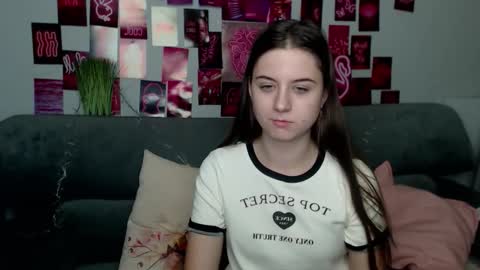 Snapshot of milanaroz chatting on 09.13.25 milanaroz online show from 09.13.25