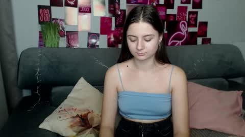 Snapshot of milanaroz chatting on 10.12.25 milanaroz online show from 10.12.25