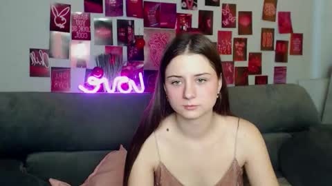 Snapshot of milanaroz chatting on 11.16.25 milanaroz online show from 11.16.25