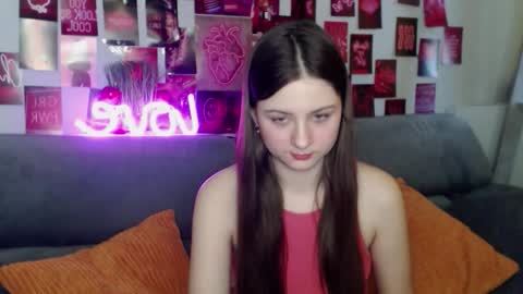 Snapshot of milanaroz chatting on 11.23.25 milanaroz online show from 11.23.25