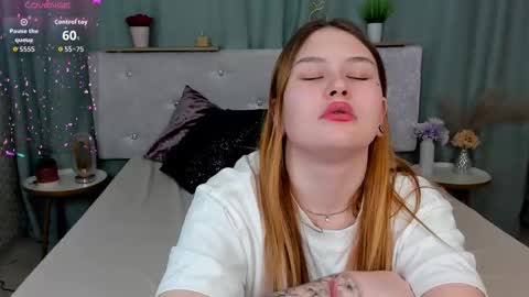 Snapshot of milanaxhoney chatting on 02.28.26 milanaxhoney online show from 02.28.26