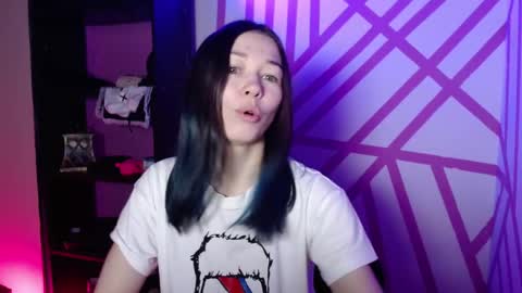 Snapshot of milania_mini chatting on 11.30.25 Milania online show from 11.30.25