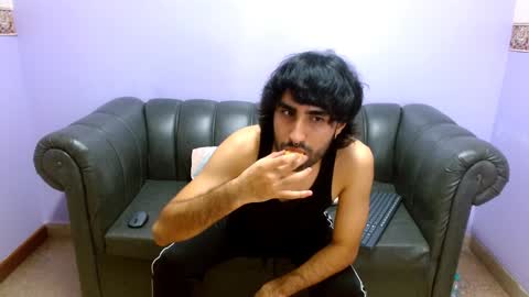 Snapshot of milanzaire chatting on 12.04.24 milanzaire online show from 12.04.24