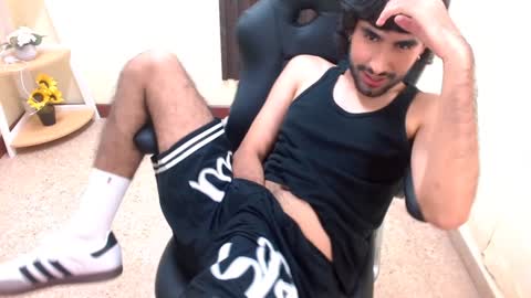 Snapshot of milanzaire chatting on 12.05.24 milanzaire online show from 12.05.24