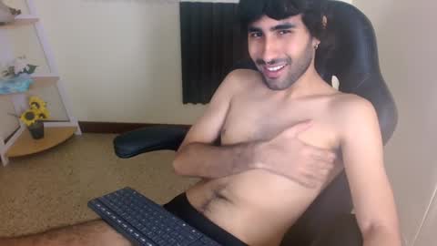 Snapshot of milanzaire chatting on 12.12.24 milanzaire online show from 12.12.24