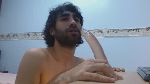 Snapshot of milanzaire chatting on 01.05.25 milanzaire online show from 01.05.25