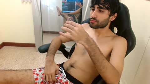 Snapshot of milanzaire chatting on 01.05.25 milanzaire online show from 01.05.25