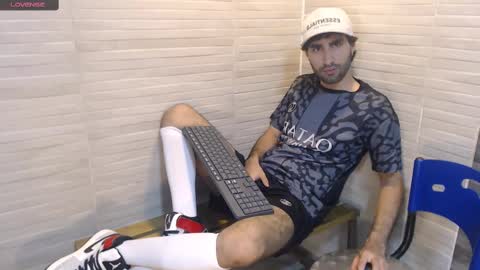 Snapshot of milanzaire chatting on 03.12.25 milanzaire online show from 03.12.25