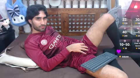 Snapshot of milanzaire chatting on 03.12.25 milanzaire online show from 03.12.25