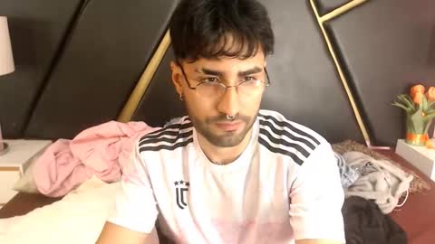 Snapshot of milanzaire chatting on 09.17.25 milanzaire online show from 09.17.25