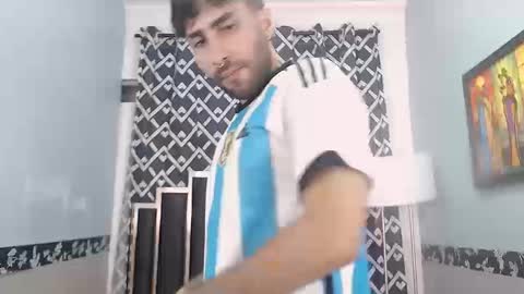 Snapshot of milanzaire chatting on 09.20.25 milanzaire online show from 09.20.25