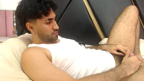 Snapshot of milanzaire chatting on 10.09.25 milanzaire online show from 10.09.25