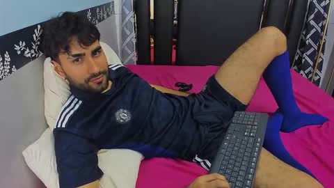 Snapshot of milanzaire chatting on 10.18.25 milanzaire online show from 10.18.25