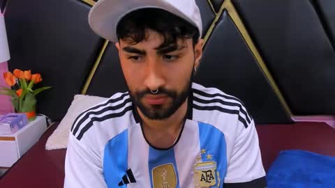 Snapshot of milanzaire chatting on 10.23.25 milanzaire online show from 10.23.25