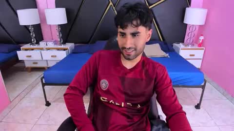 Snapshot of milanzaire chatting on 10.28.25 milanzaire online show from 10.28.25