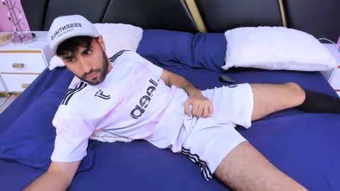 Snapshot of milanzaire chatting on 11.05.25 milanzaire online show from 11.05.25