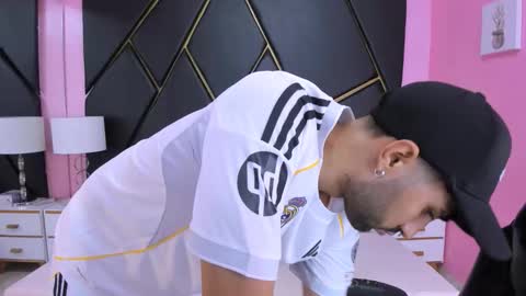 Snapshot of milanzaire chatting on 11.09.25 milanzaire online show from 11.09.25