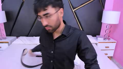 Snapshot of milanzaire chatting on 11.15.25 milanzaire online show from 11.15.25