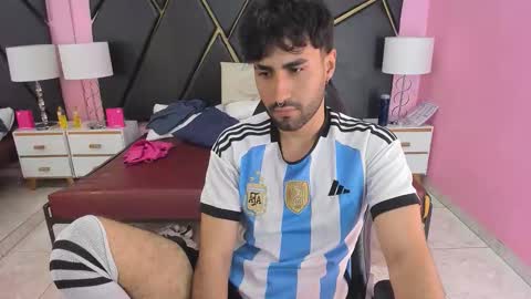 Snapshot of milanzaire chatting on 11.23.25 milanzaire online show from 11.23.25