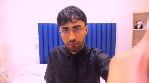 Snapshot of milanzaire chatting on 11.28.25 milanzaire online show from 11.28.25