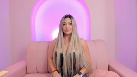 Snapshot of milaowens chatting on 06.04.26 Sexy Mila online show from 06.04.26