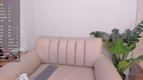 Snapshot of milaowens chatting on 06.05.26 Sexy Mila online show from 06.05.26