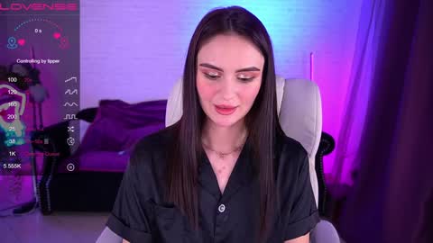 Snapshot of milashalovely chatting on 12.29.24 Milasha online show from 12.29.24