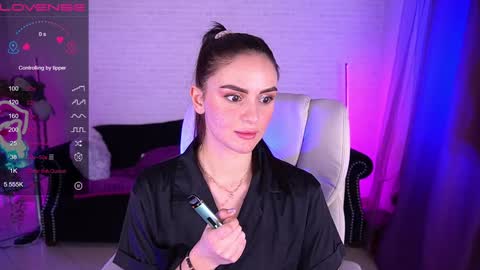 Snapshot of milashalovely chatting on 12.30.24 Milasha online show from 12.30.24