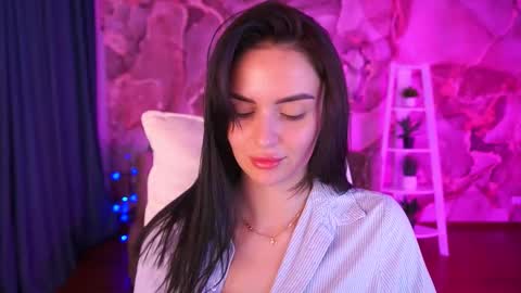 Snapshot of milashalovely chatting on 11.18.25 Milasha online show from 11.18.25