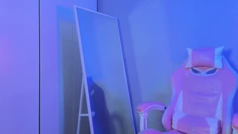 Snapshot of milaslovv chatting on 03.11.25 Mila online show from 03.11.25