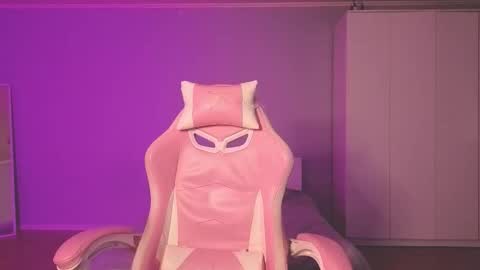 Snapshot of milaslovv chatting on 09.15.25 Mila online show from 09.15.25