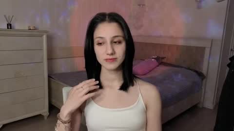 Snapshot of milavey chatting on 03.26.26 milavey online show from 03.26.26