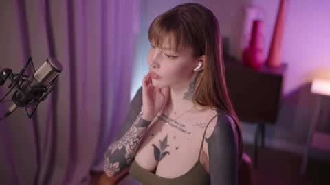 Snapshot of mileeena chatting on 01.04.25 M Telegram mamagotachannel online show from 01.04.25