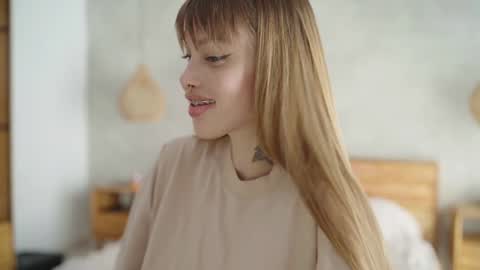 Snapshot of mileeena chatting on 02.05.25 M Telegram mamagotachannel online show from 02.05.25