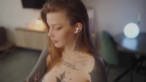 Snapshot of mileeena chatting on 09.21.25 M Telegram mamagotachannel online show from 09.21.25