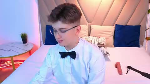 Snapshot of miless_cooper chatting on 07.16.26 Miles online show from 07.16.26