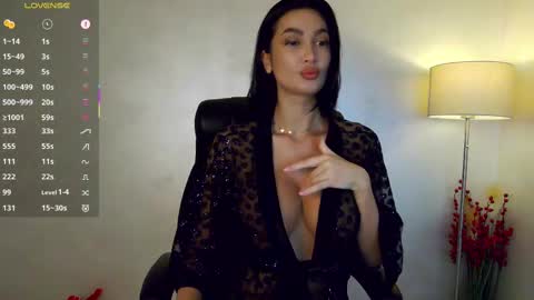 Snapshot of miley_me chatting on 02.13.25 M online show from 02.13.25