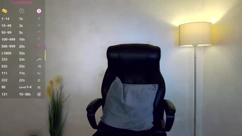 Snapshot of miley_me chatting on 09.27.25 M online show from 09.27.25