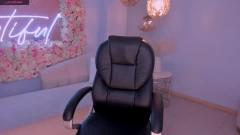 Snapshot of mileycruz_ chatting on 12.06.24 Miley Cruz IG miley model23 online show from 12.06.24