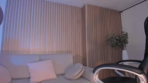 Snapshot of mileycruz_ chatting on 02.19.25 Miley Cruz IG miley model23 online show from 02.19.25