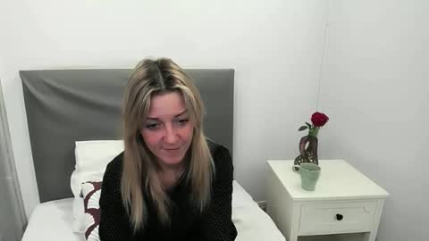 Snapshot of mileytop chatting on 02.04.26 MileyTop online show from 02.04.26