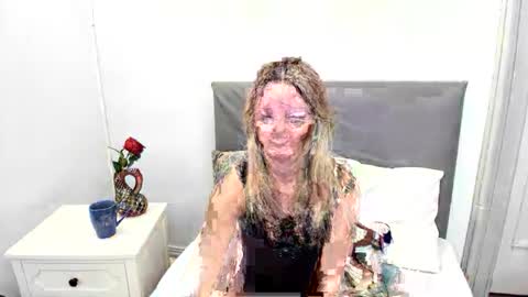 Snapshot of mileytop chatting on 02.12.26 MileyTop online show from 02.12.26