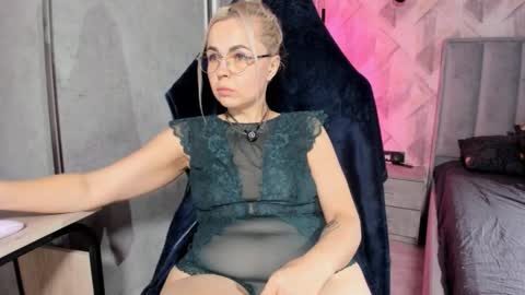 Snapshot of milf__mari chatting on 01.11.26 Maria online show from 01.11.26