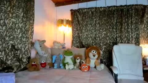 Nakary Bustamante online show from 11.22.25